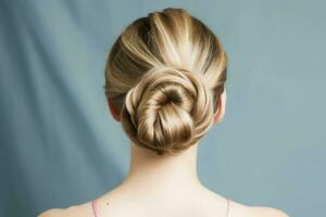 un' bellissimo sposa con un' ciambella acconciature per lungo capelli Guarda a partire dal Indietro. un' femmina acconciatura posteriore Visualizza concetto di ai generato foto