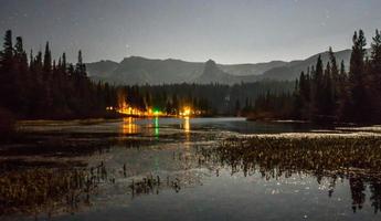 montagne del parco nazionale della sierra vicino al lago mammut, california foto