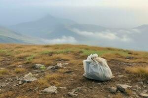 ambientale problema plastica spazzatura o spazzatura nel il montagna a partire dal globale riscaldamento. inquinamento concetto di ai generato foto