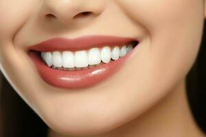 Perfetto salutare denti Sorridi di un' giovane donna a un' dentista. denti sbiancamento. dentale cura, stomatologia concetto di ai generato foto