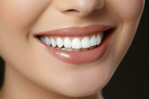 Perfetto salutare denti Sorridi di un' giovane donna a un' dentista. denti sbiancamento. dentale cura, stomatologia concetto di ai generato foto