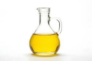 oliva olio nel un' bicchiere caraffa su un' bianca sfondo foto