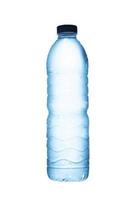 bottiglia d'acqua in plastica isolata su sfondo bianco