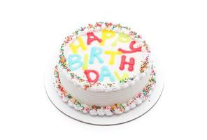 torta di buon compleanno su sfondo bianco foto