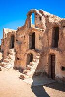 tunisia medenina frammento di vecchio ksar collocato dentro villaggio. Là erano precedentemente fortificato granai ghorfas foto