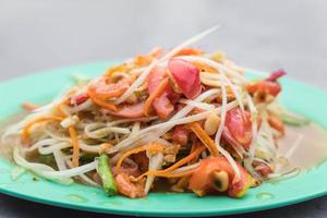 insalata di papaya piccante - som tum - cibo tailandese