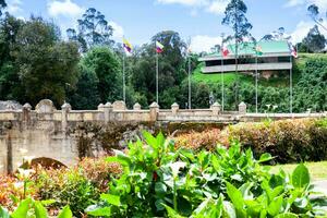 storico ponte al di sopra di il teatini fiume nel Colombia collocato Il prossimo per il boyaca ponte foto