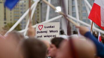 varsavia, Polonia. 1 ottobre 2023. marzo di un' milioni cuori. centinaia di migliaia marzo nel anti-governo protesta per mostrare supporto per democrazia. il spontaneo reazione di le persone. foto