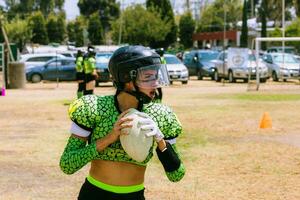 puebla, Messico 2023 - donne pratica americano calcio su un' soleggiato pomeriggio foto