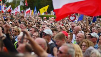 varsavia, Polonia. 1 ottobre 2023. marzo di un' milioni cuori. centinaia di migliaia marzo nel anti-governo protesta per mostrare supporto per democrazia. il spontaneo reazione di le persone. foto