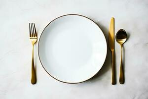 bene cenare essenziali - bianca piatto e lussuoso d'oro posate - generativo ai foto