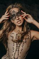 bellissimo donna nel carnevale maschera foto