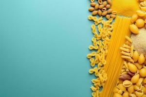 superiore Visualizza di vario tipi delizioso asciutto pasta per fabbricazione cibo su tavolo, crudo ingredienti sfondo concetto, pronto per cucinare concetto. foto