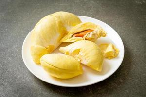 durian stagionato e fresco, buccia di durian