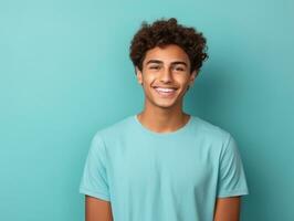 sorridente giovane uomo di messicano discesa contro neutro sfondo ai generativo foto