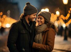 Due amici Tenere un' Beanie e sorridente foto