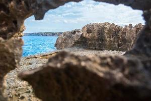 mattina di sole a punta prima sull'isola di formentera, in spagna. foto