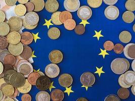 monete in euro, unione europea, oltre bandiera