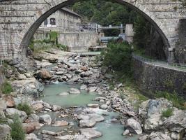 ponte romano a pont saint martin foto