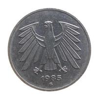una moneta da un segno isolata foto