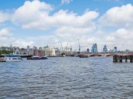 fiume tamigi a londra foto