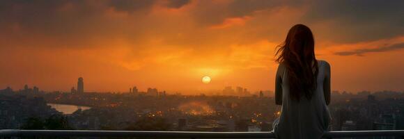 solitario ma sereno donna ama un' tramonto Visualizza in mezzo il vivace città ai generato foto