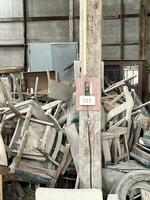 metallo e arrugginito ferro per raccolta differenziata nel abbandonato casa foto
