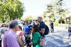 granada, andalusia, Spagna. ottobre 5, 2023. media e tv intervistando il partecipanti di il europeo vertice nel granata. foto