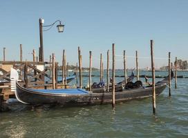 gondola barca a remi a venezia foto