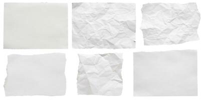 pezzo di bianca carta lacrima impostato collezione isolato su bianca sfondo foto