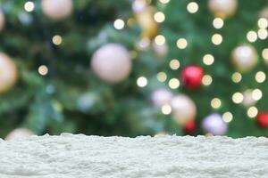 vuoto bianca neve con sfocatura Natale albero con bokeh leggero sfondo foto