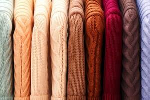 caldo lana maglioni appendere su grucce nel un' riga. ai generato. foto