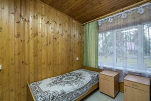 interno di di legno eco Camera da letto nel studio appartamenti, ostello o fattoria foto