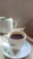 foto di una tazza di caffè e una tazza a tema tradizionale