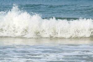 sorprendente Visualizza di arabo mare durante il mattina tempo nel calangute spiaggia vai, India, oceano spiaggia Visualizza presto mattina tempo foto