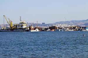 luogo di trasporto molo vicino al mare foto