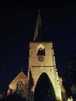 chiesa di santa maria maddalena a tanworth in arden di notte foto