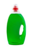 bottiglia di plastica verde isolata su sfondo bianco foto