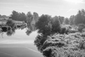 autunno a un' fiume nel Germania foto