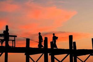 u bein bridge, myanmar con il tramonto foto