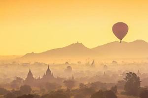 Bagan paesaggio urbano del myanmar in asia foto