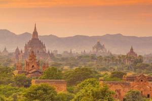 Bagan paesaggio urbano del myanmar in asia foto