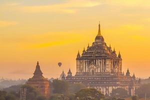 Bagan paesaggio urbano del myanmar in asia foto