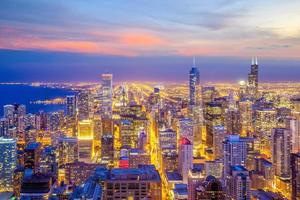 skyline del centro di chicago al tramonto illinois negli usa foto