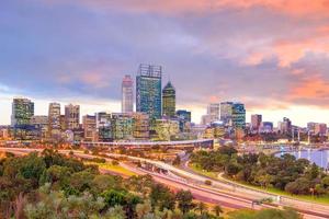 skyline del centro di perth in australia foto