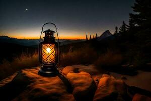 un' lanterna illuminato su su un' roccia nel il mezzo di un' montagna. ai-generato foto