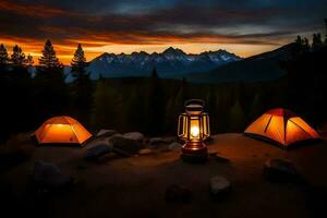 il tramonto è ambientazione al di sopra di il montagne e il fuoco di bivacco è illuminato. ai-generato foto