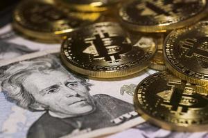 bitcoin e dollaro, compra bitcoin, scambio bitcoin foto