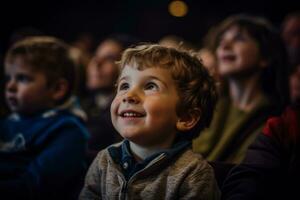 un' largo con gli occhi poco ragazzo sguardi con Meraviglia a il palcoscenico durante il suo primo Teatro visitare foto