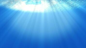 mare subacqueo leggero bellissimo velo di luce del sole. oceano onde subacqueo movimento e flusso con il raggi.fascio splendente a partire dal in profondità chiaro blu acqua causando un' bellissimo acqua illuminazione riflessioni.filmati foto